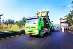 S201威東線（機(jī)場(chǎng)路）路段，預(yù)計(jì)10月20日路面主體完工